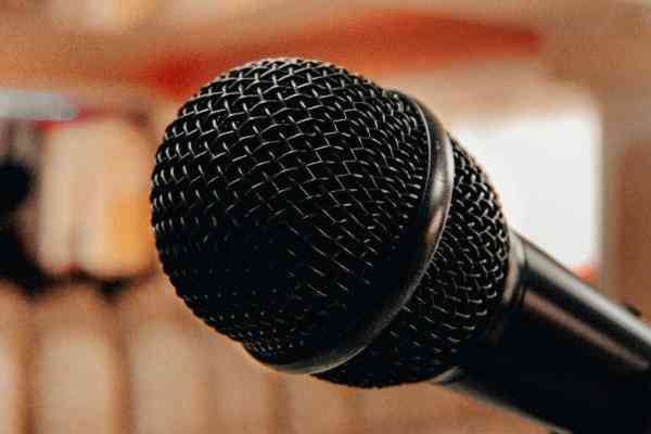 生活小百科广播稿开头语：7秒抓住听众心的实用技巧与创意范例