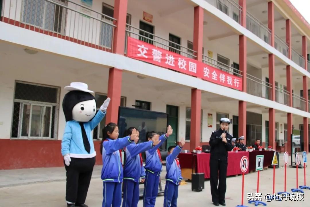 4岁常识教育全攻略:抓住黄金期,用游戏化方法轻松培养孩子认知与安全能力 4岁常识教育全攻略:抓住黄金期,用游戏化方法轻松培养孩子认知与安全能力