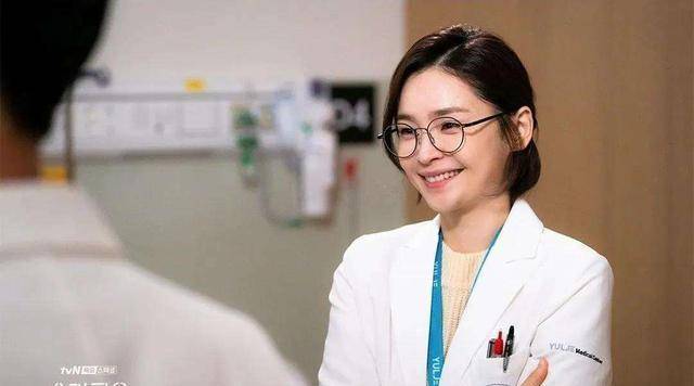 机智的医生生活第一集剧情解析:五位医生重逢的温暖与专业日常 机智的医生生活第一集剧情解析:五位医生重逢的温暖与专业日常